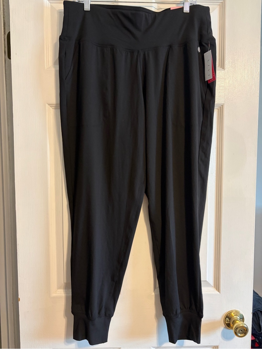 Lane Bryant LIVI Active Soft Capri Joggers Black NWT Plus Size 14/16 Mid Rise